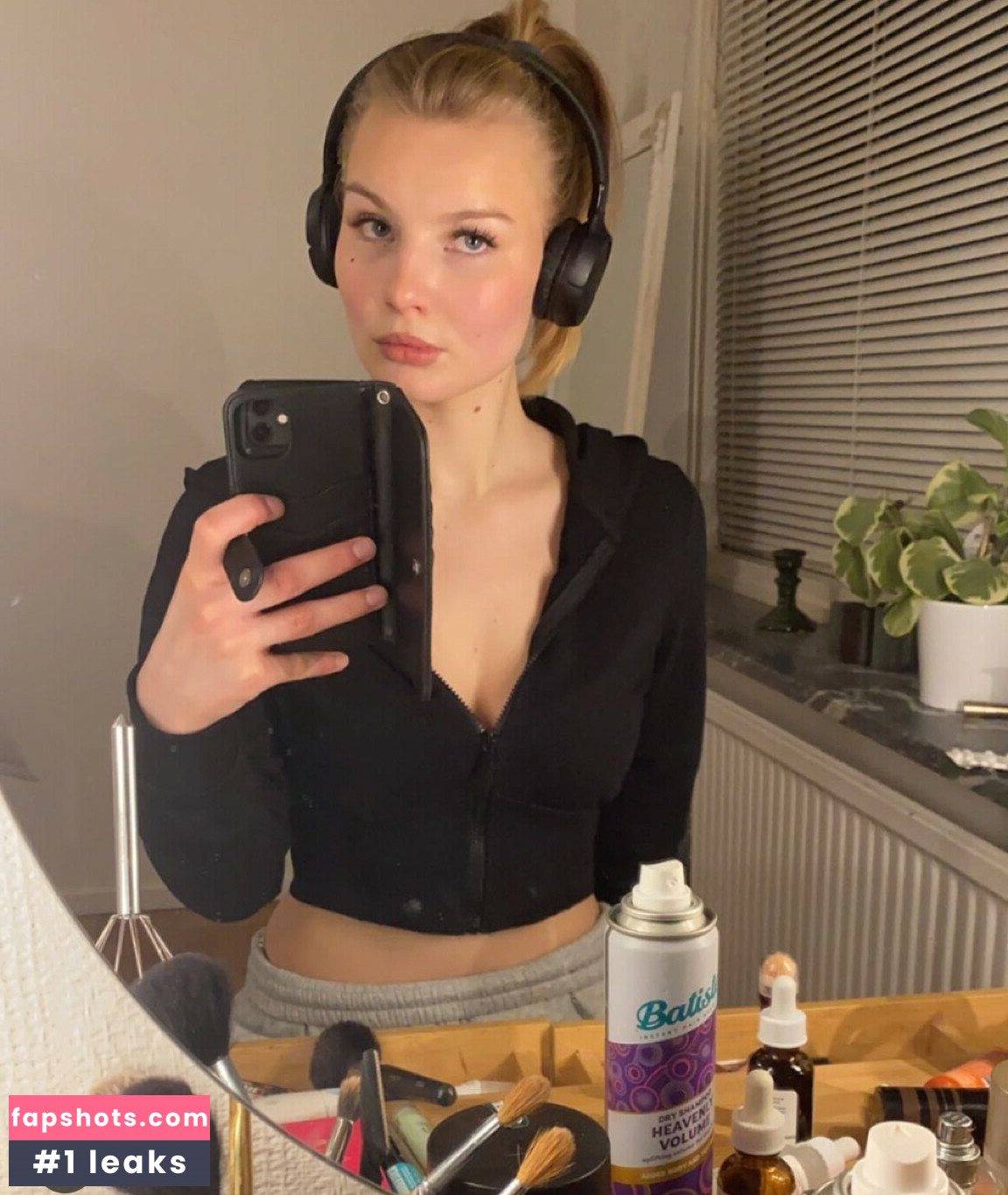 Siri54 gallery photo #3