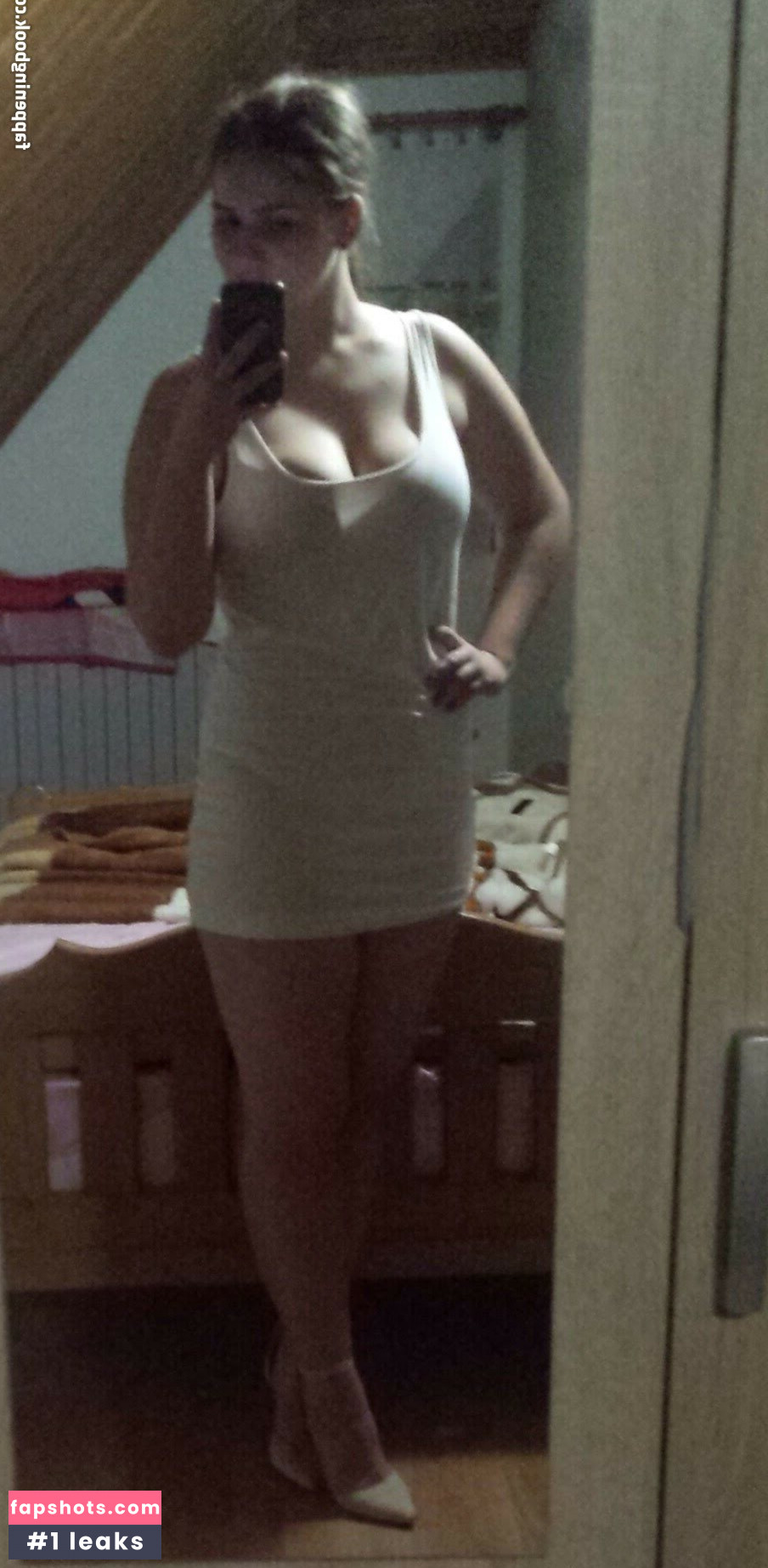 Sisak nude babe gallery