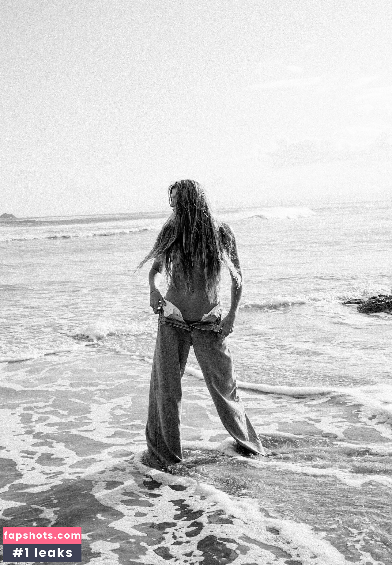 Sjana Elise Earp gallery photo #5