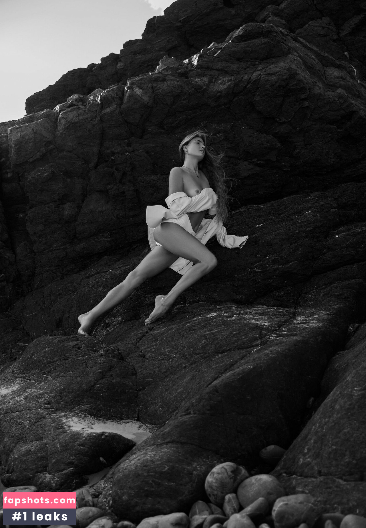 Sjana Elise Earp gallery photo #6