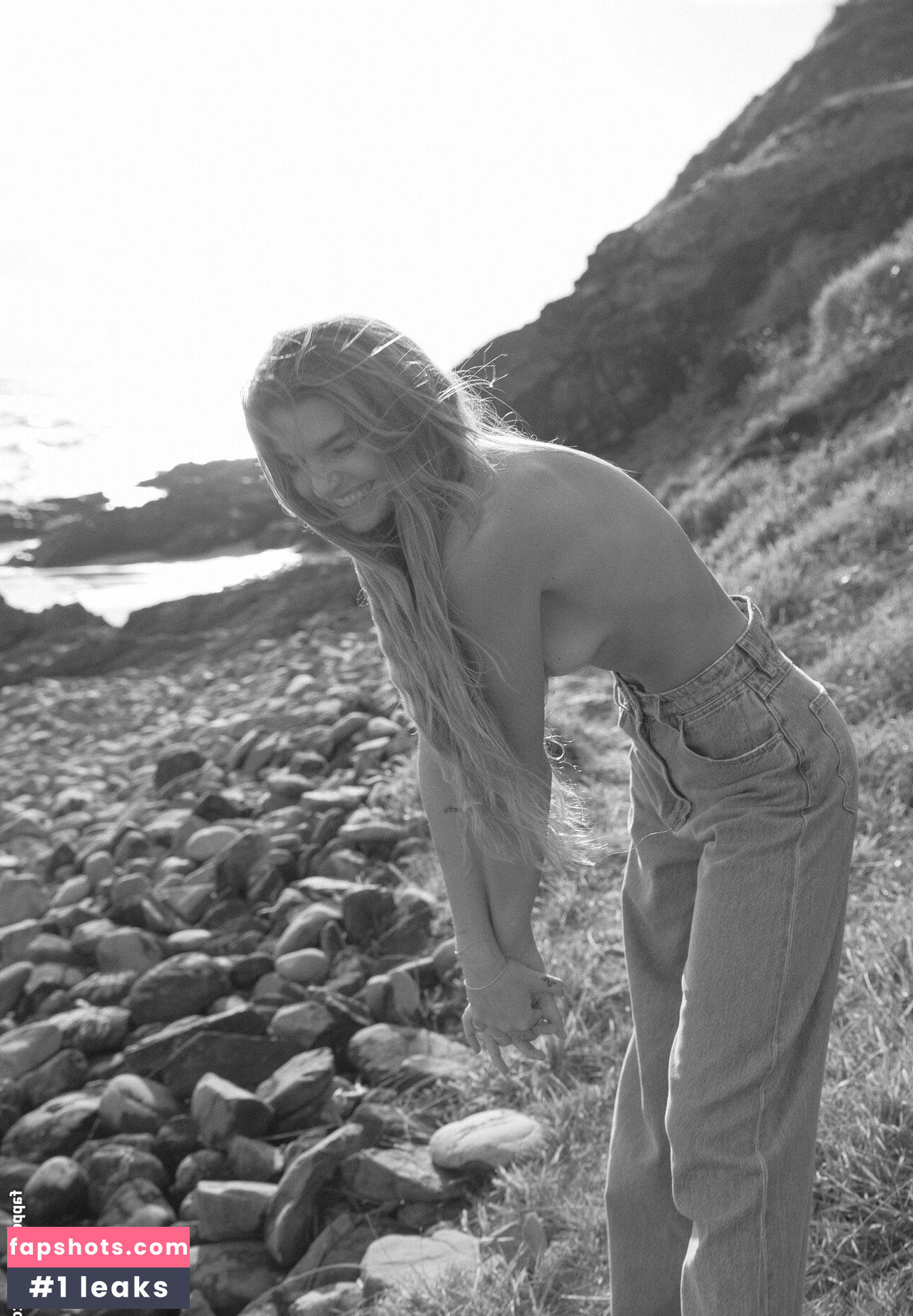 Sjana Elise Earp gallery photo #8