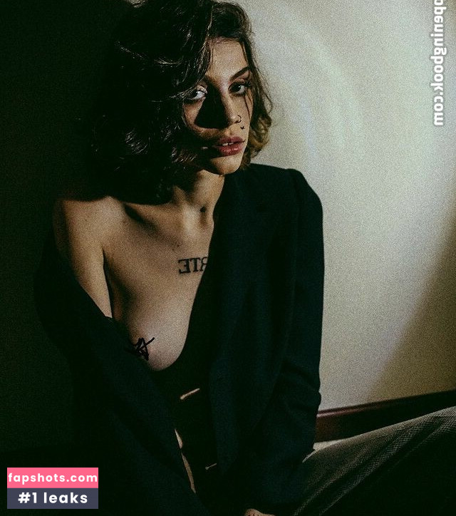 Skinnygirlonfire nude babe gallery