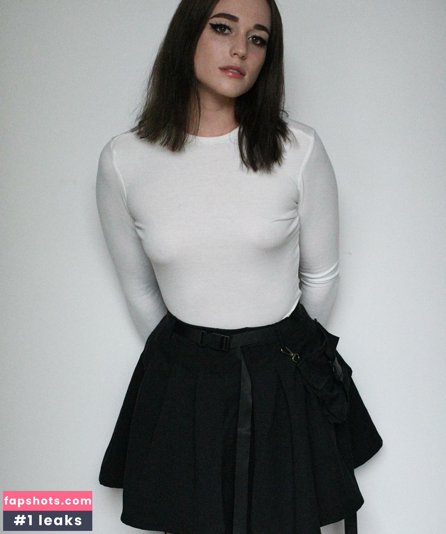 Skye Sharp gallery photo #20