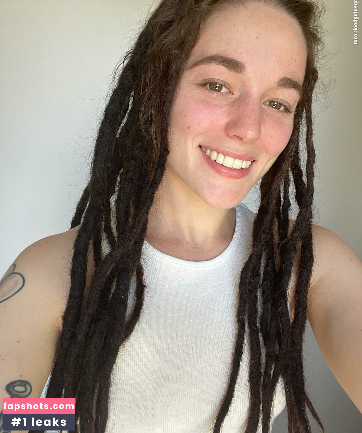 Skye Sharp gallery photo #27