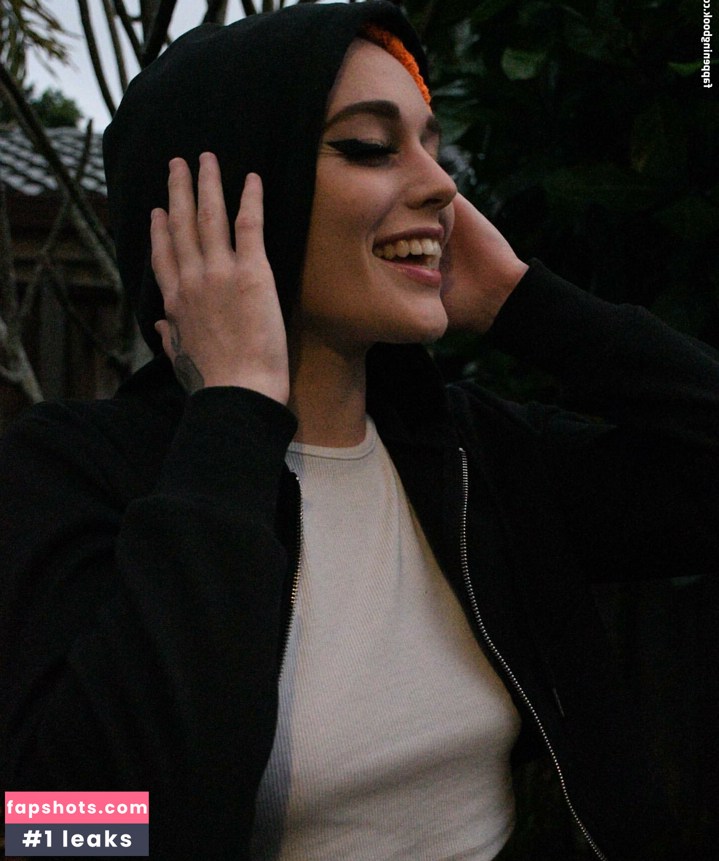 Skye Sharp gallery photo #39