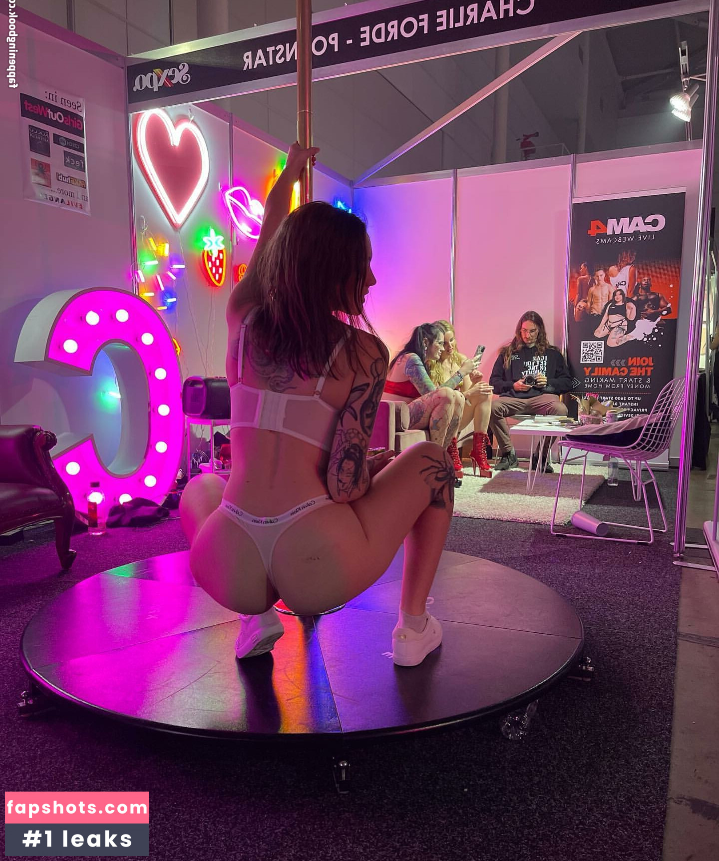 Skye Sharp gallery photo #46