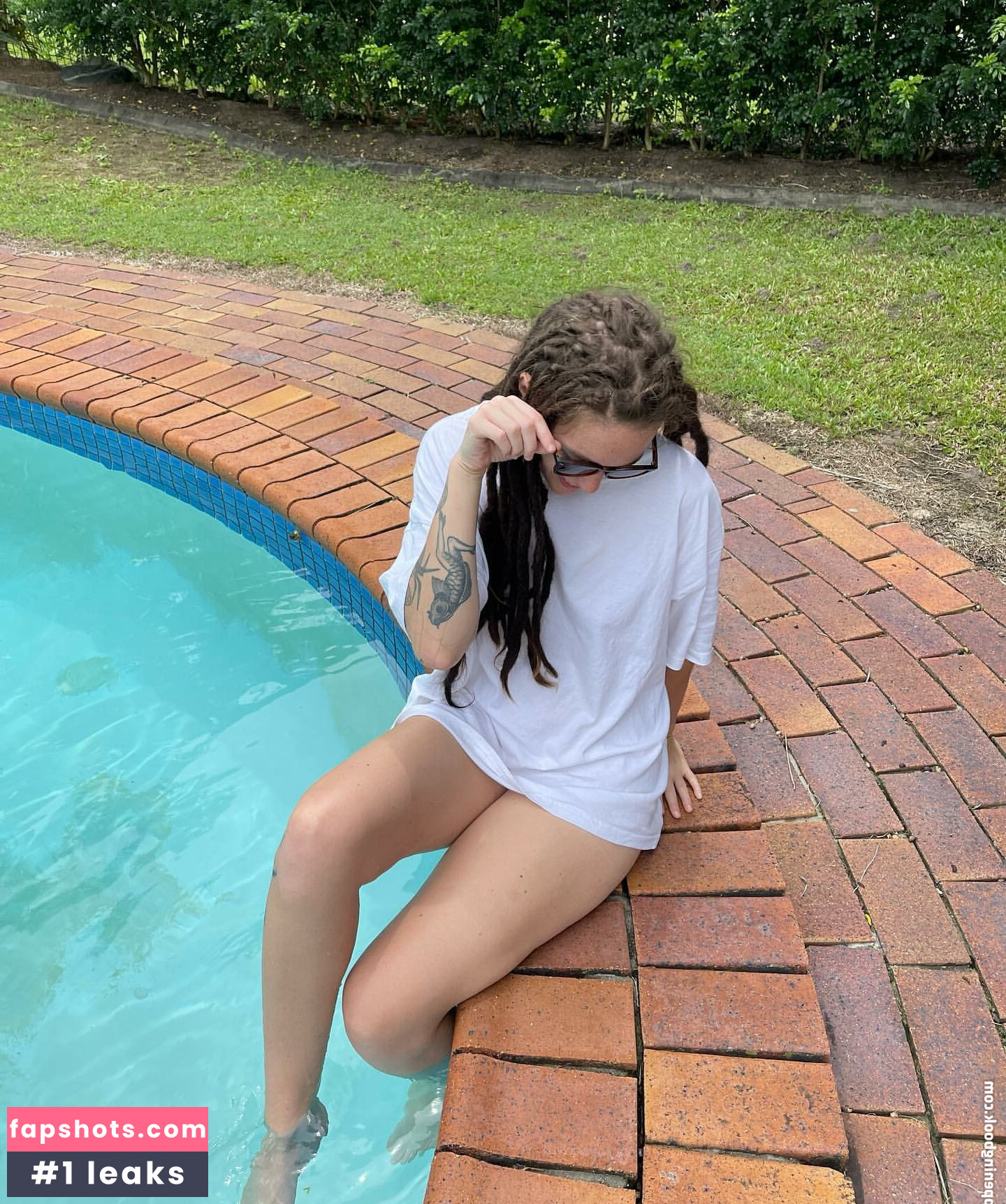 Skye Sharp gallery photo #9