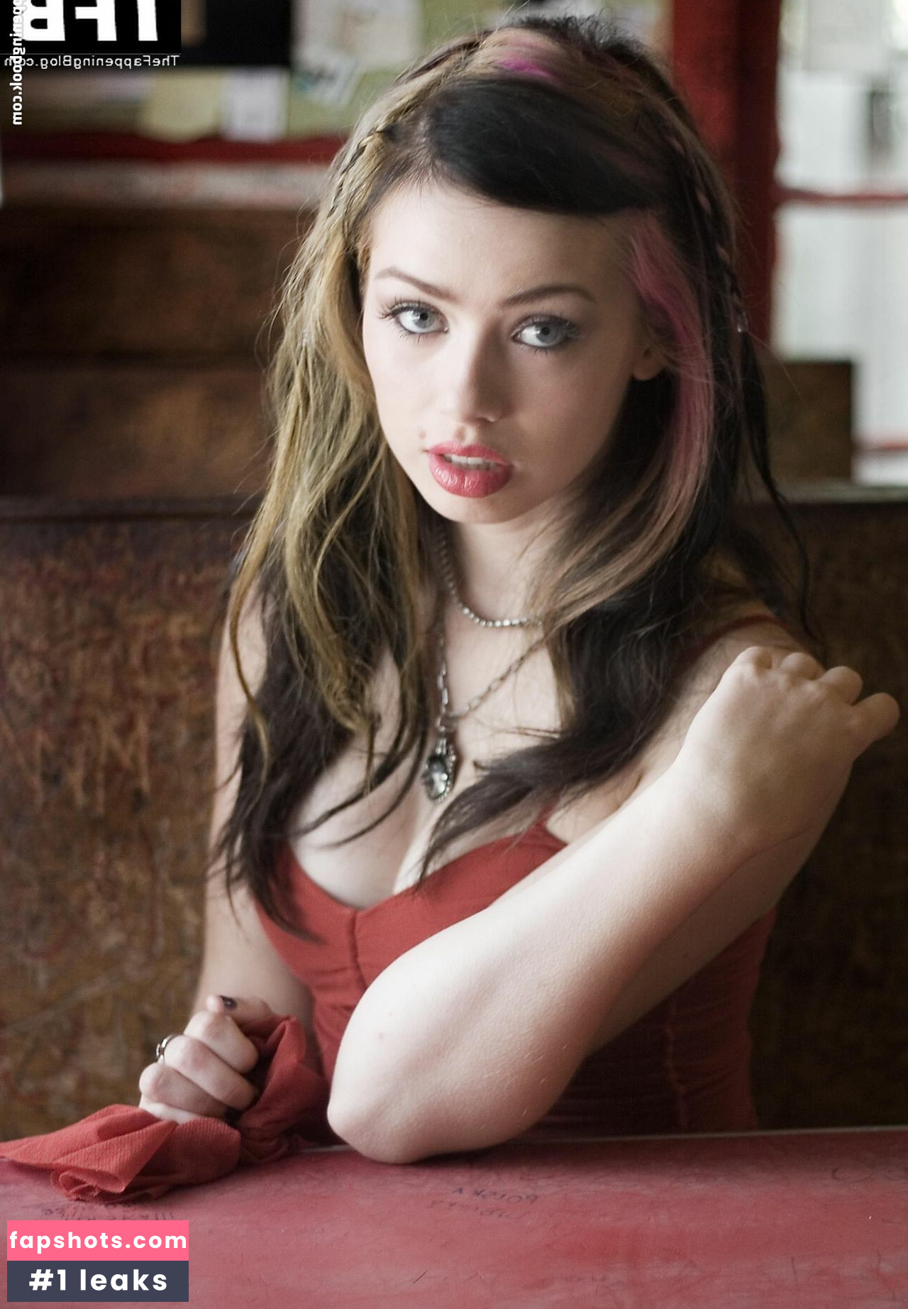 Skye Sweetnam gallery photo #14