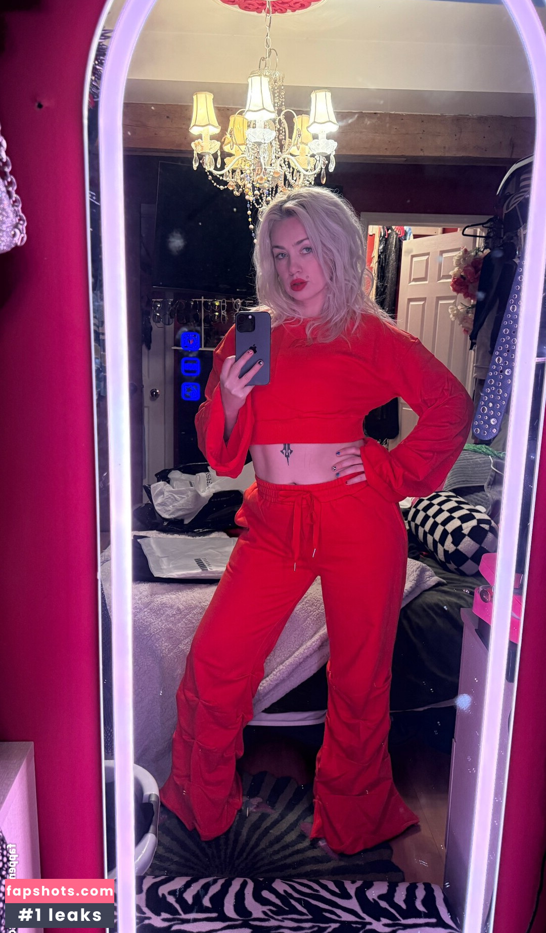 Skye Sweetnam gallery photo #3