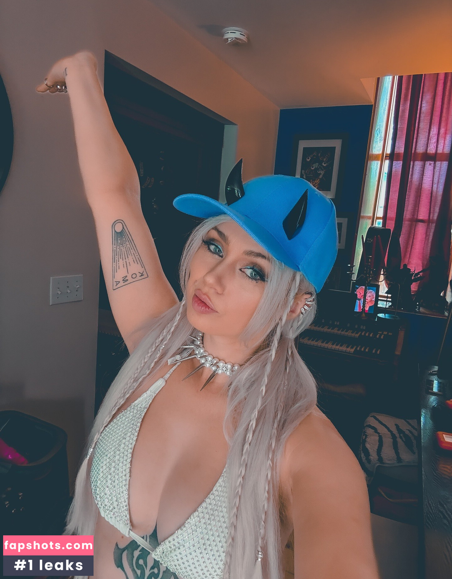 Skye Sweetnam gallery photo #7