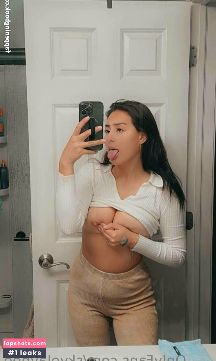 Skyelaynee nude babe gallery