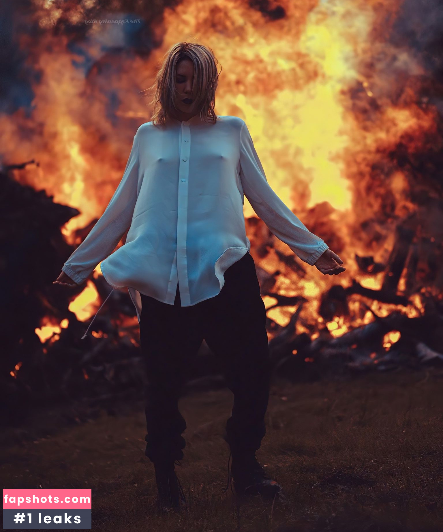 Skylar Grey gallery photo #27