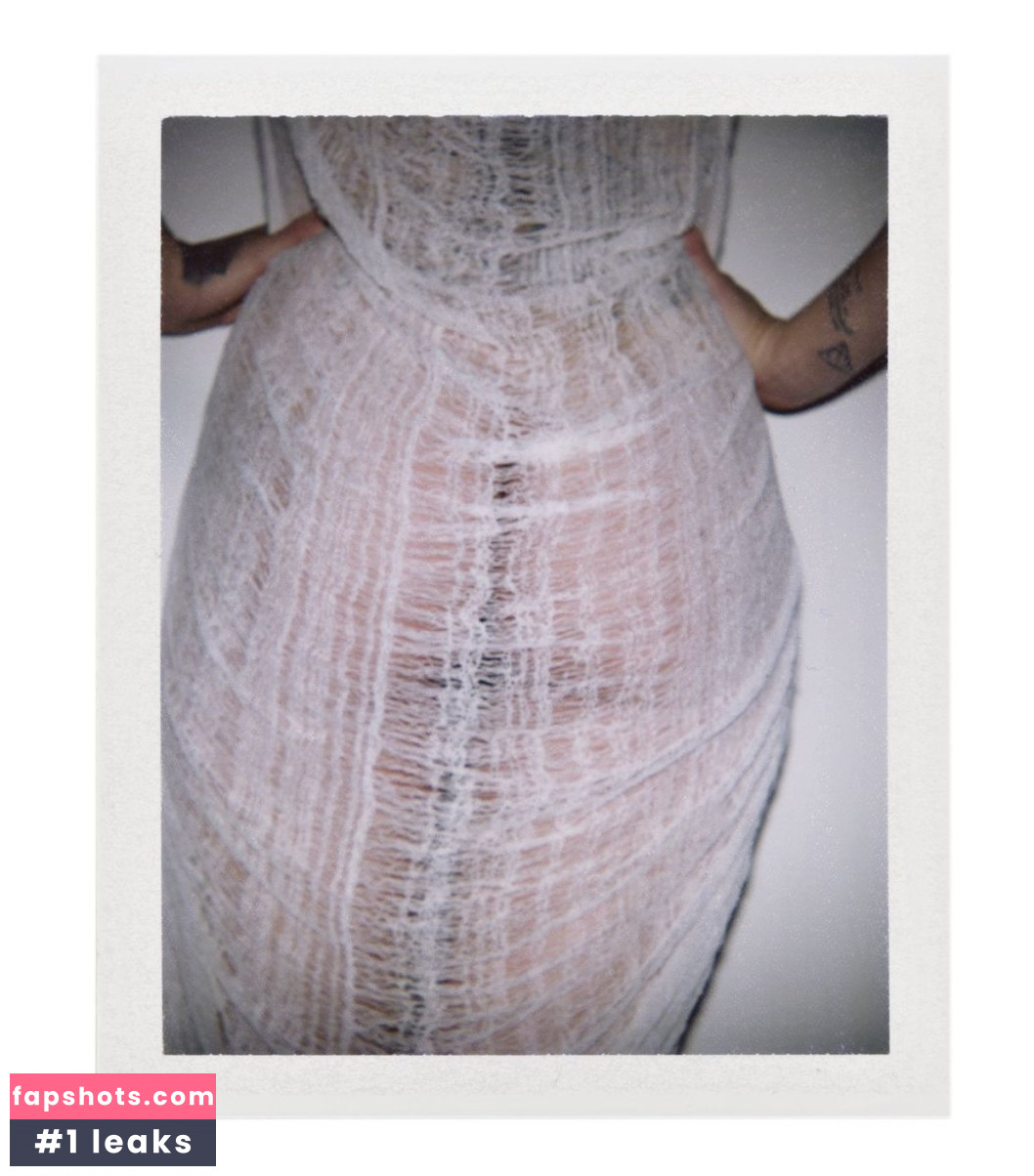 Skylar Grey gallery photo #32