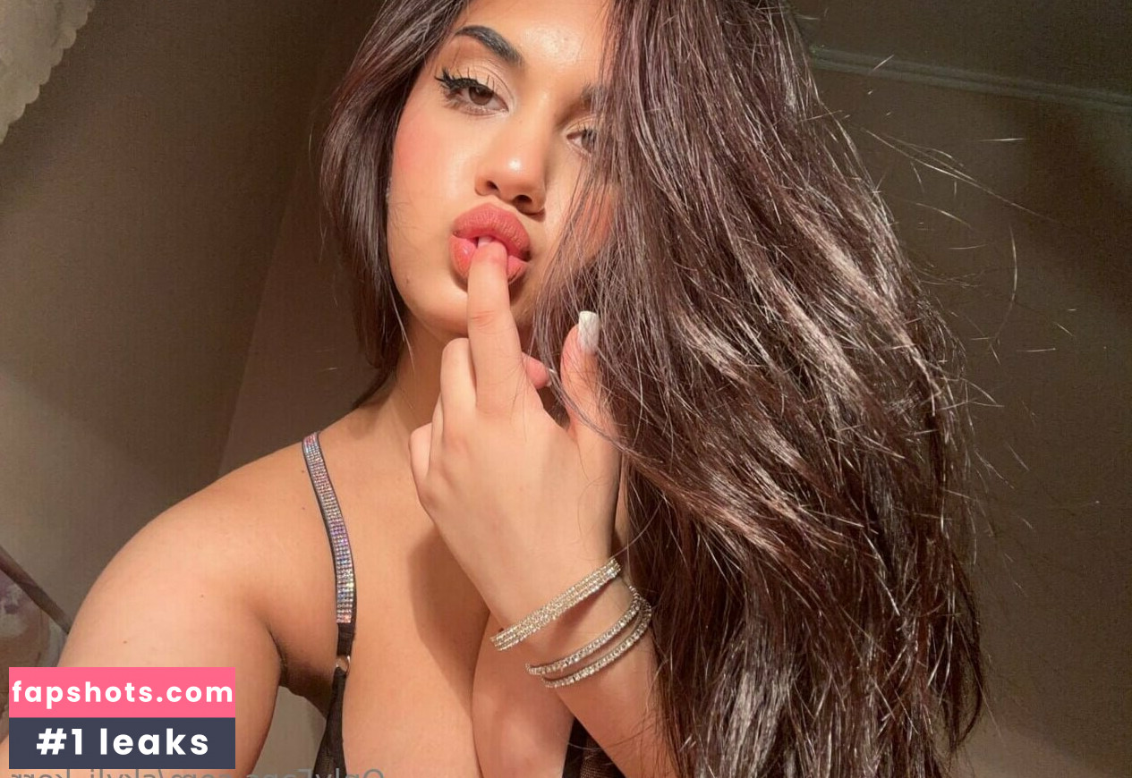 skyli_kerr gallery photo #9