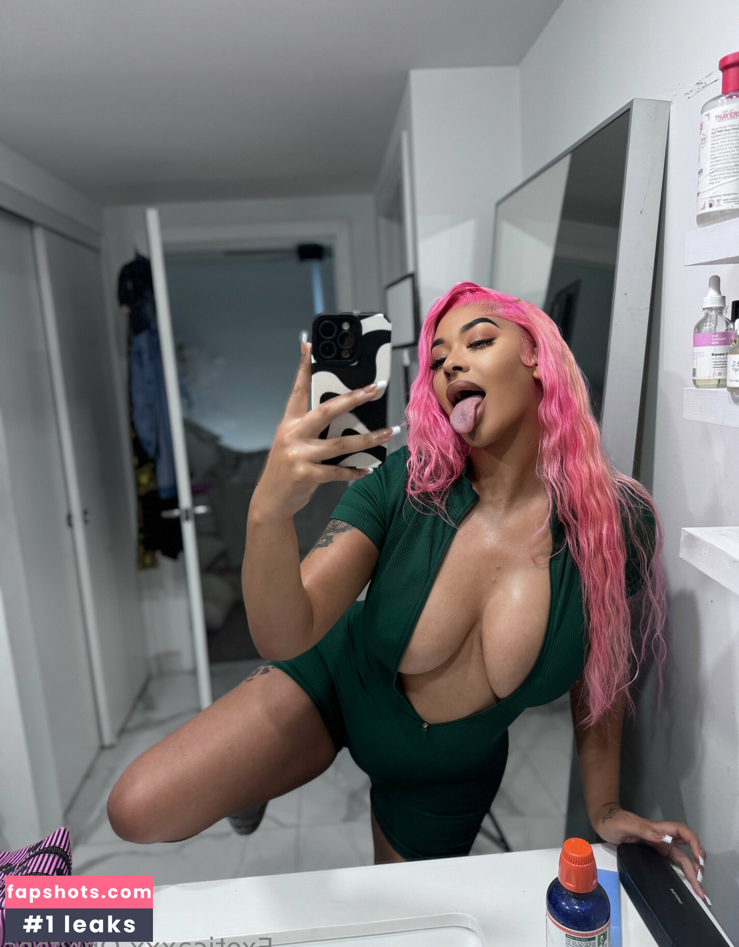 Slim Exotica gallery photo #4