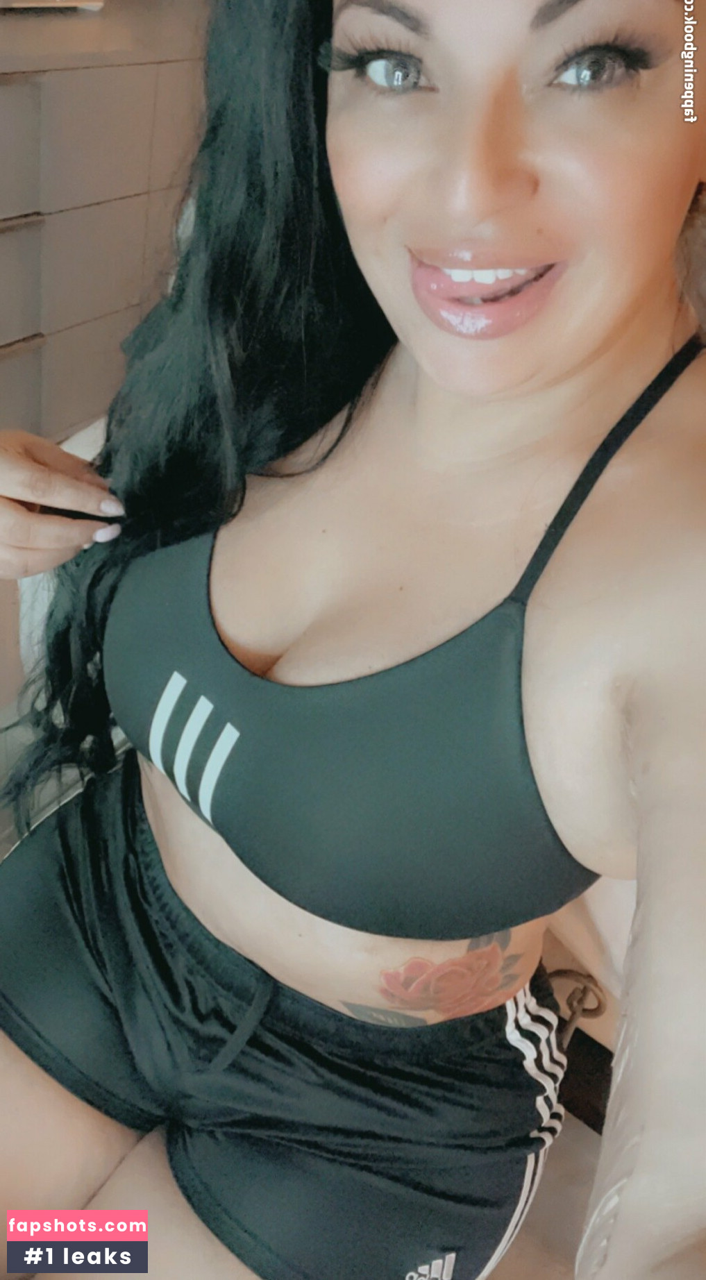 sluttyjennaxo nude babe gallery