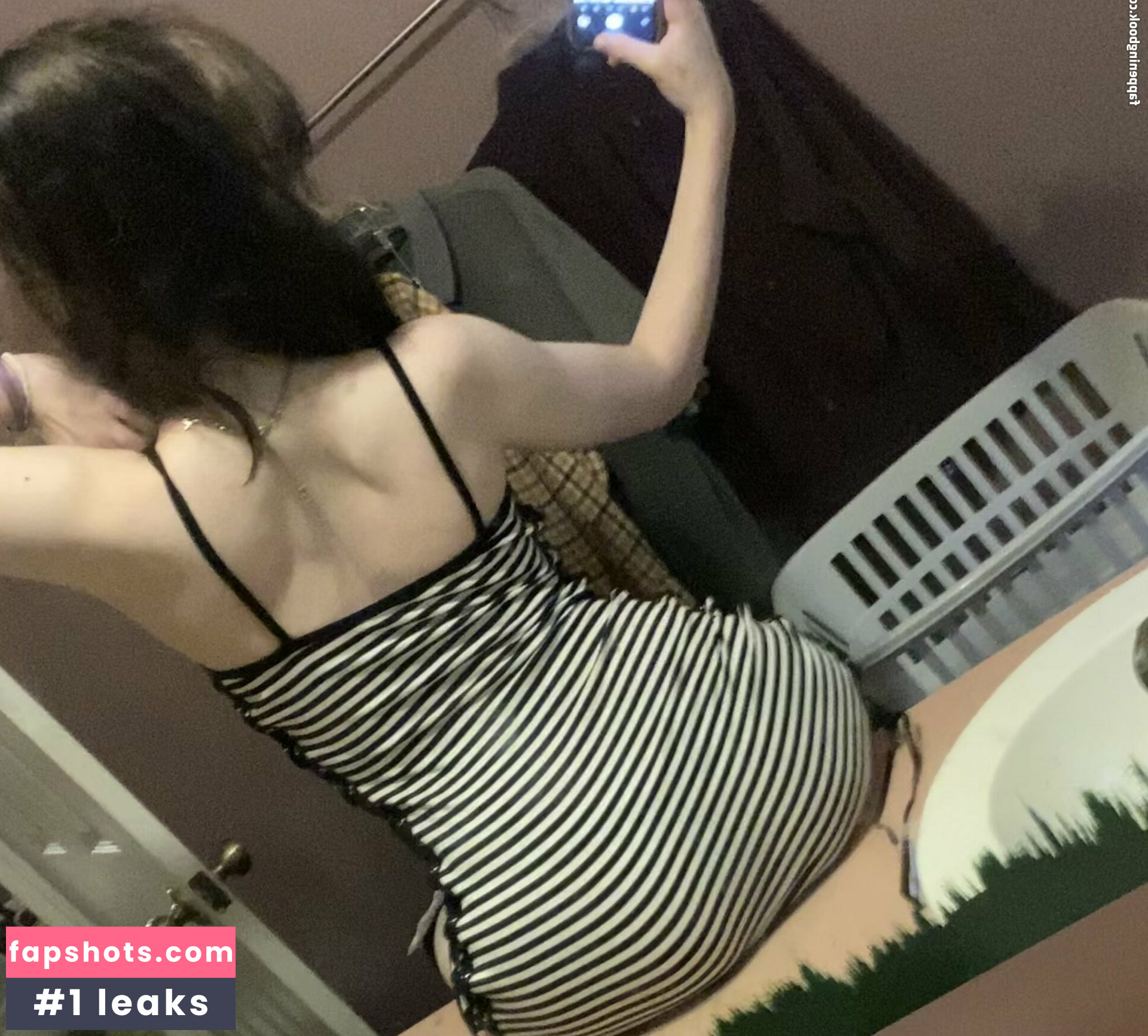 sluttylilypad Nude Leaks OnlyFans Photos #17 - LeakJerk