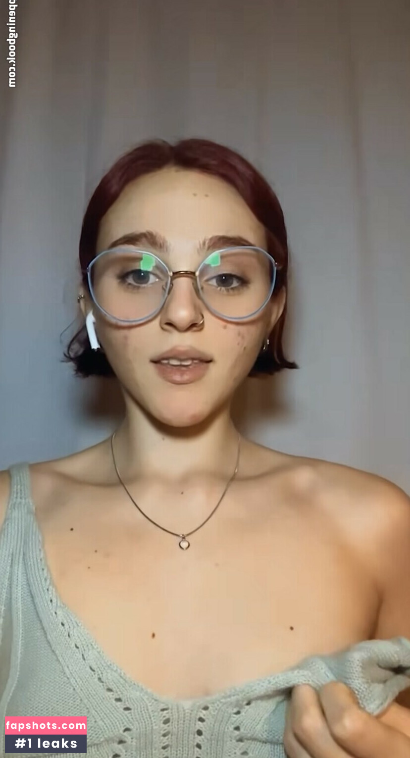 smalljuliii / julilovesdancing gallery photo #2