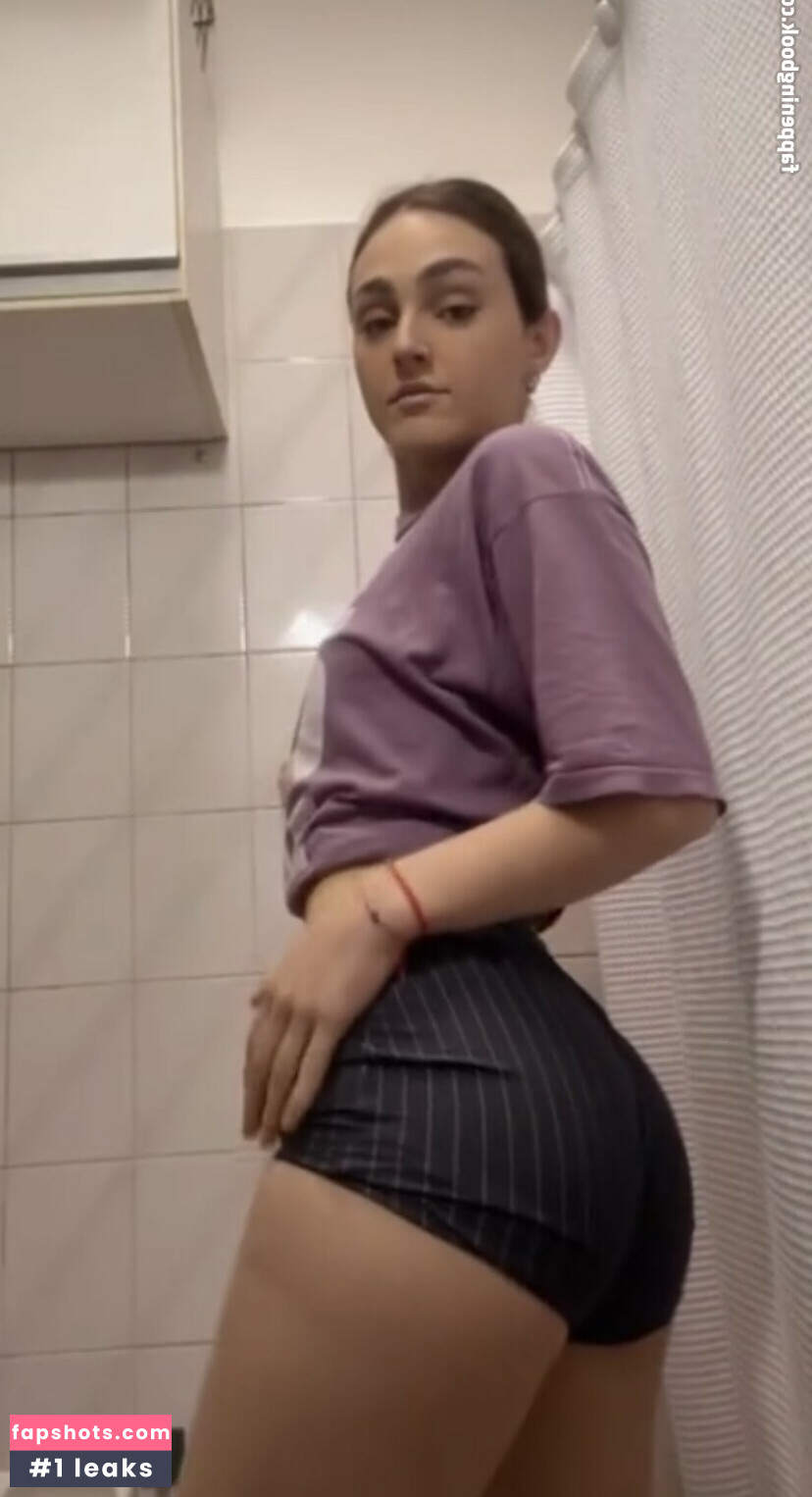 smalljuliii / julilovesdancing gallery photo #12