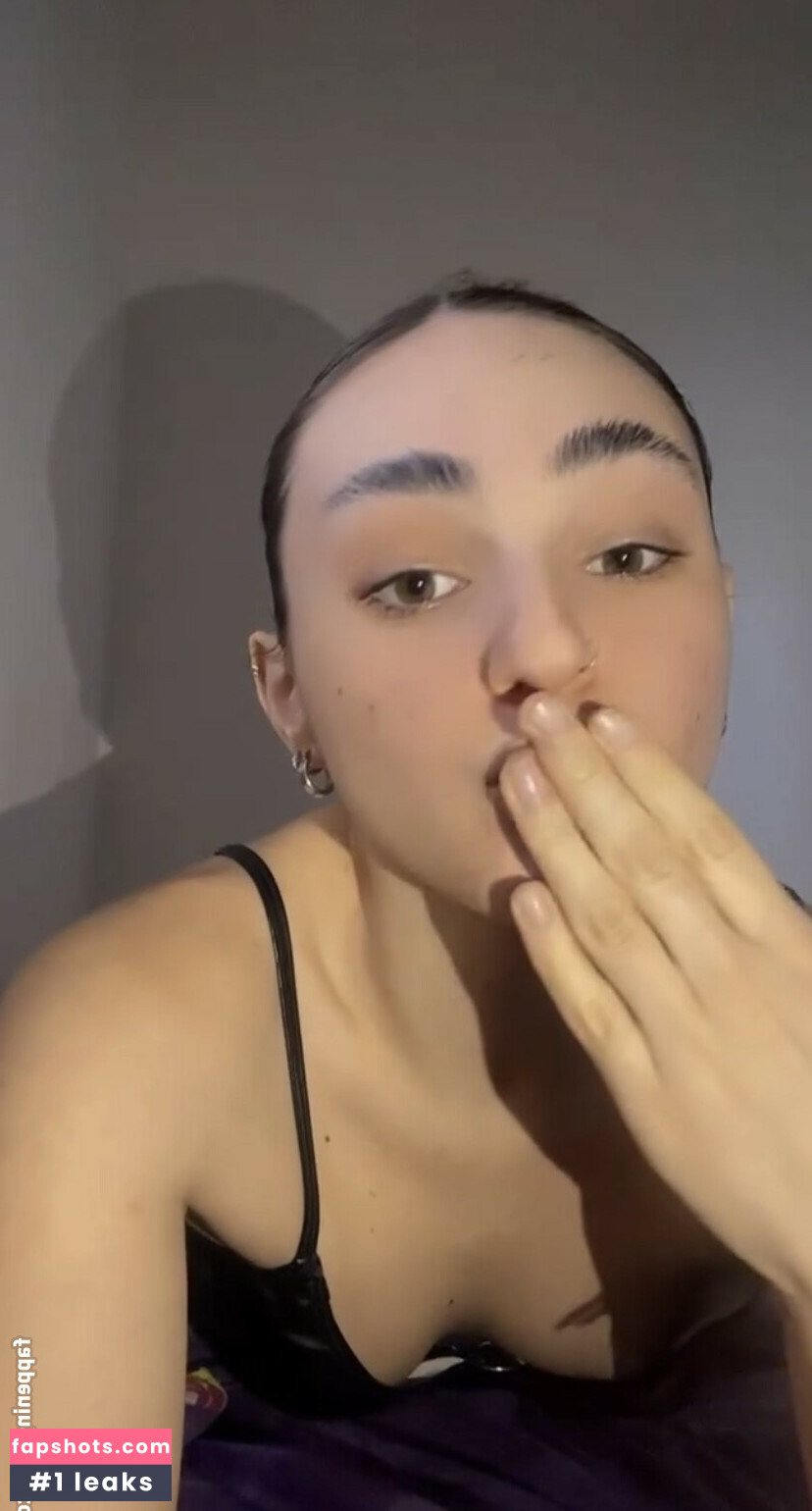 smalljuliii / julilovesdancing gallery photo #13