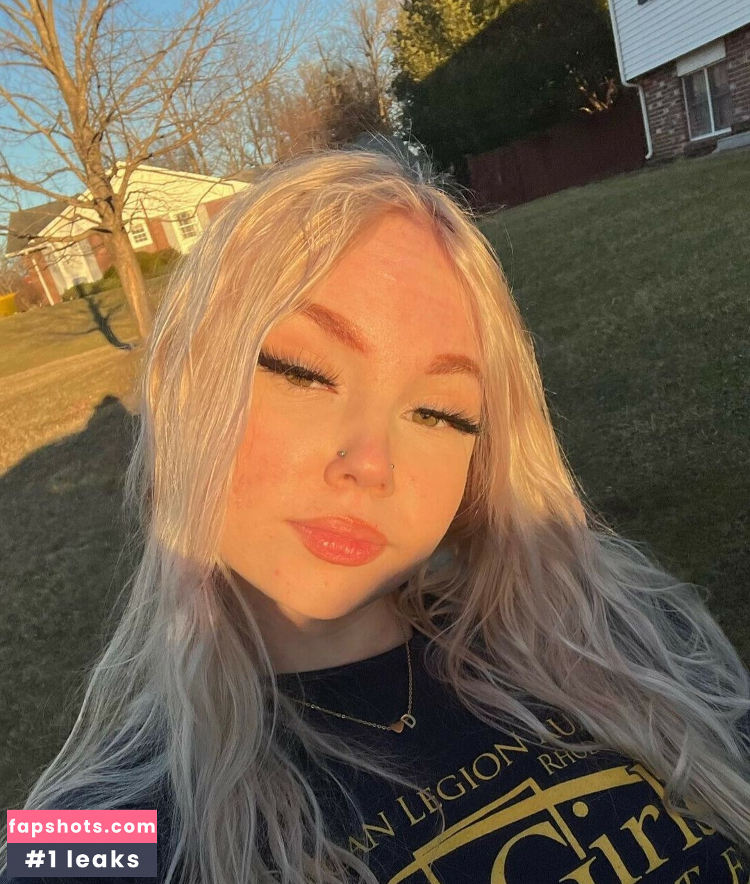 Sn0w.bunnyy gallery photo #20