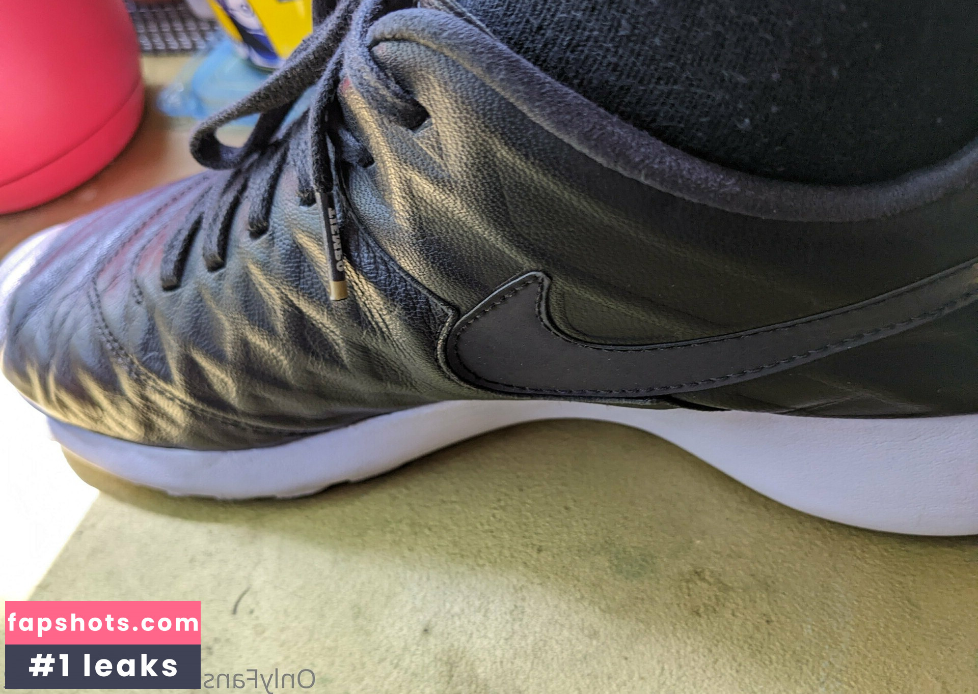 sneaks182 gallery photo #2