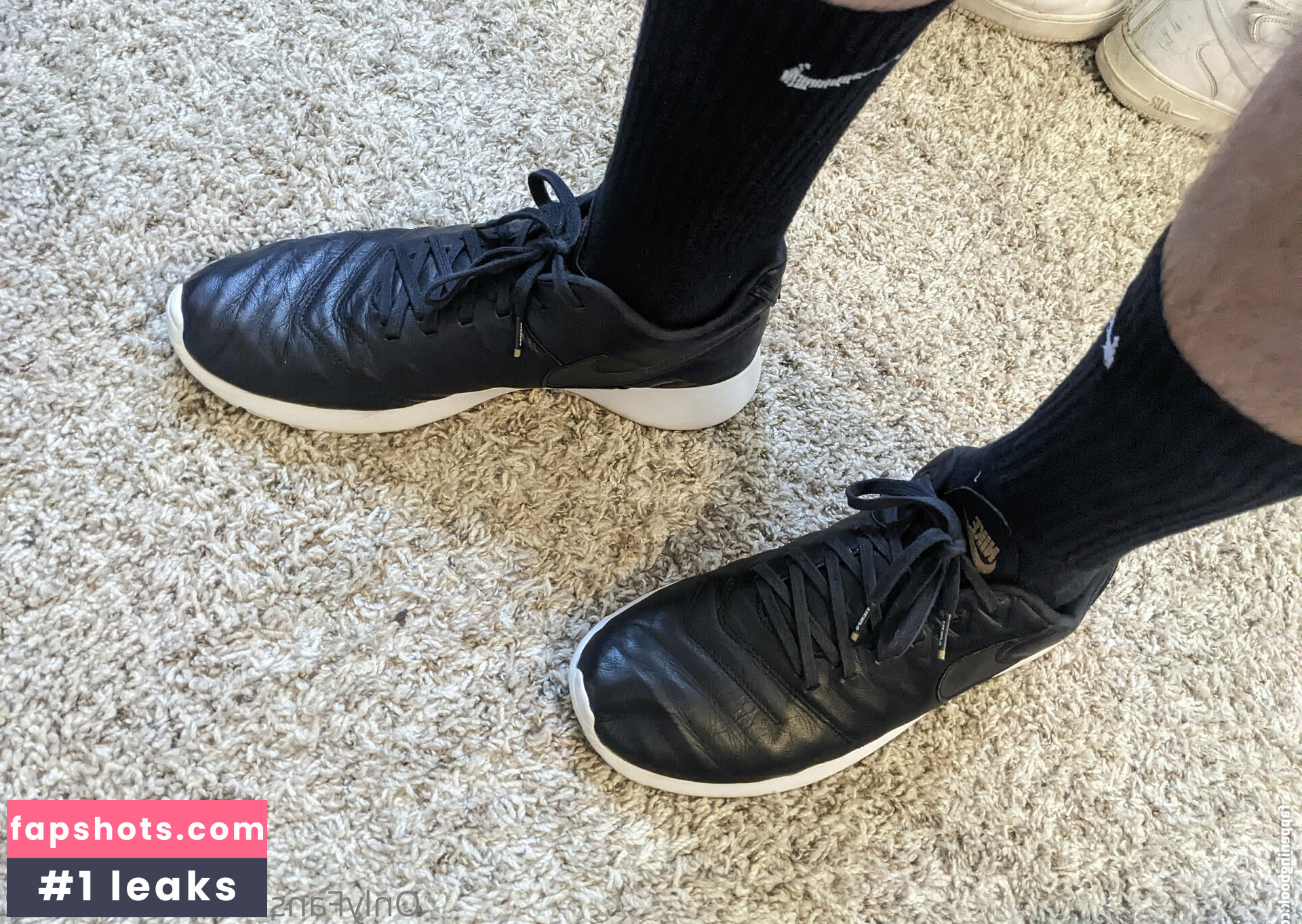 sneaks182 gallery photo #16