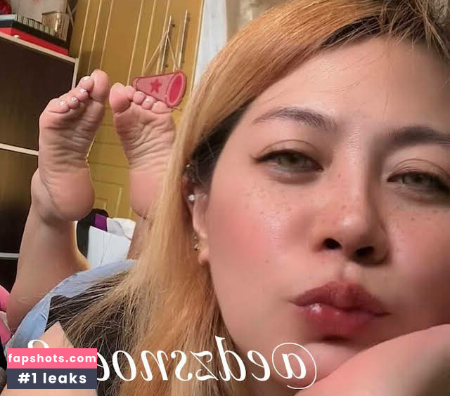 Snowyfeet19 gallery photo #8