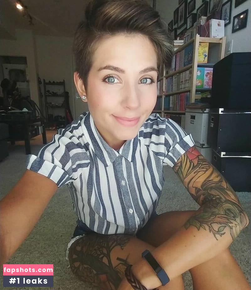 Soe Gwchwind nude babe gallery