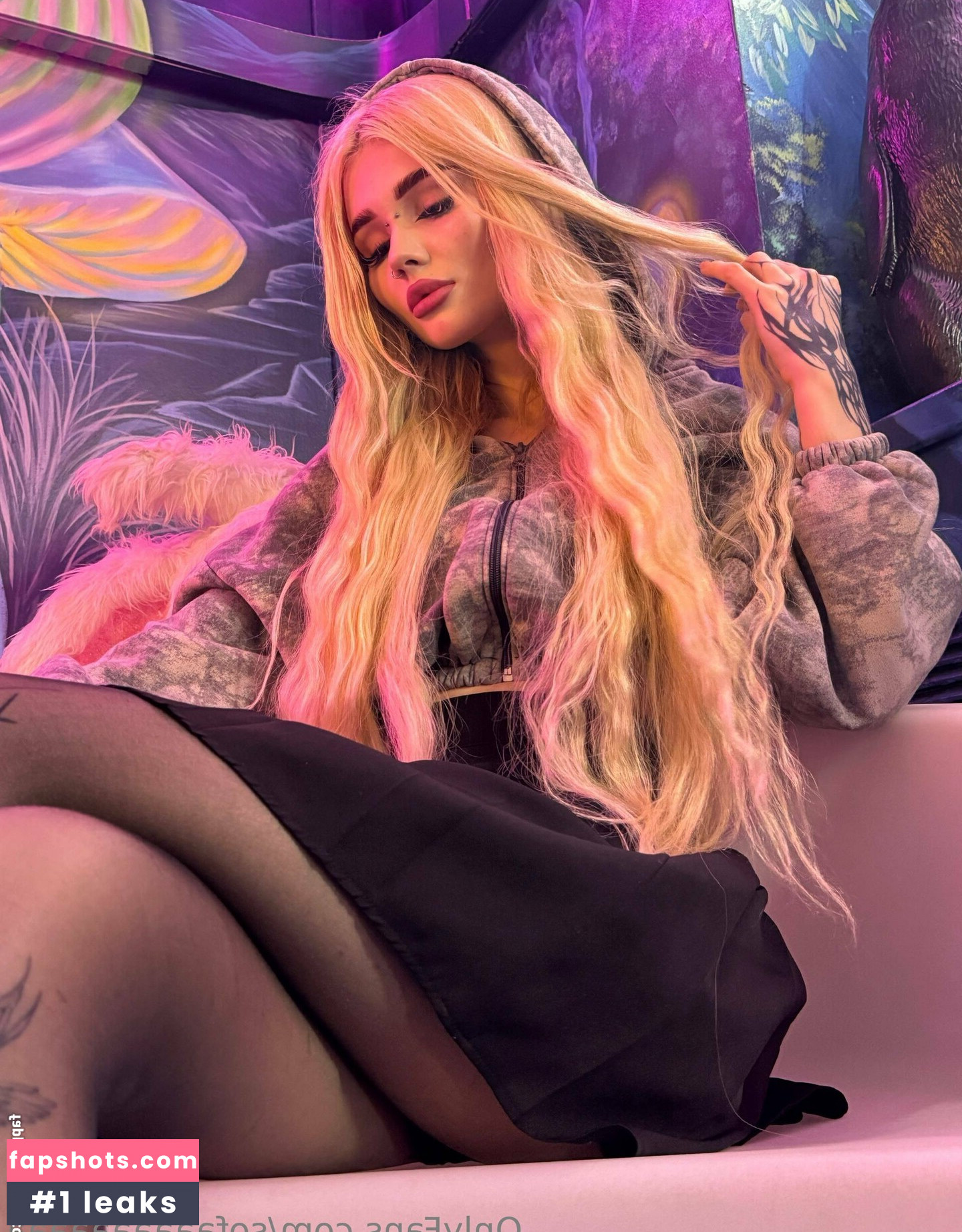 sofaaaaaaaaaa gallery photo #26