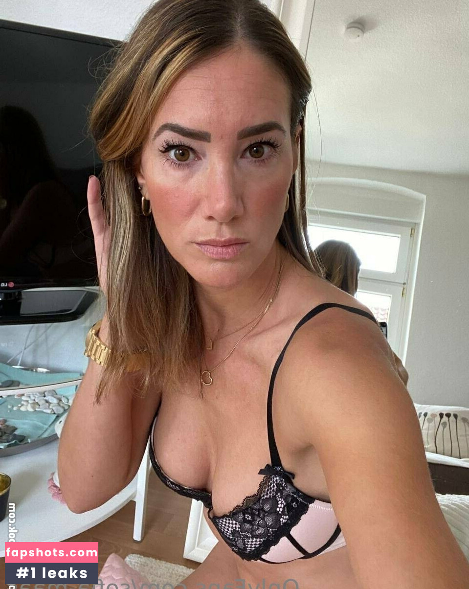 Sofia Maas nude babe gallery