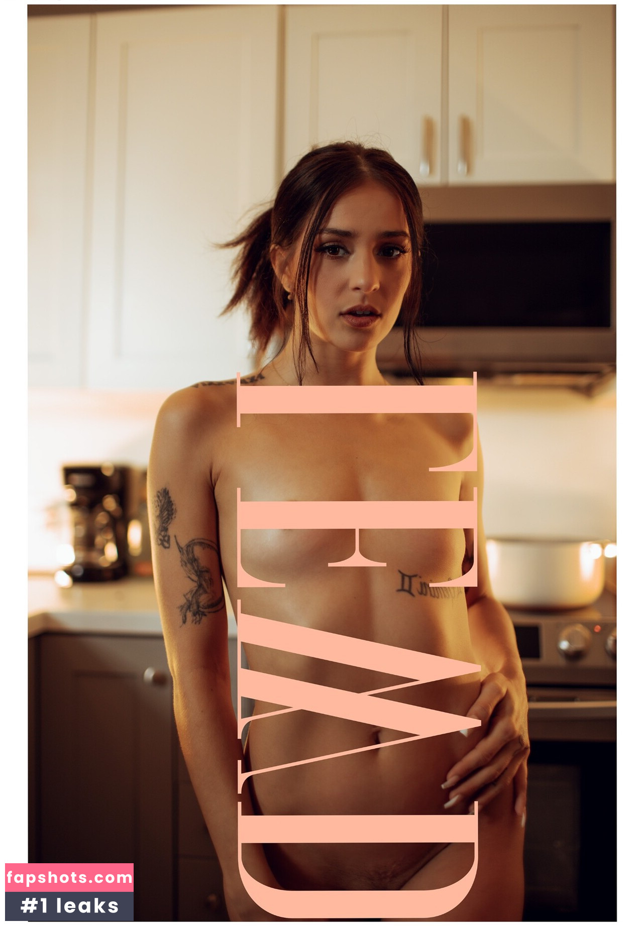 Sofie Reyez gallery photo #10