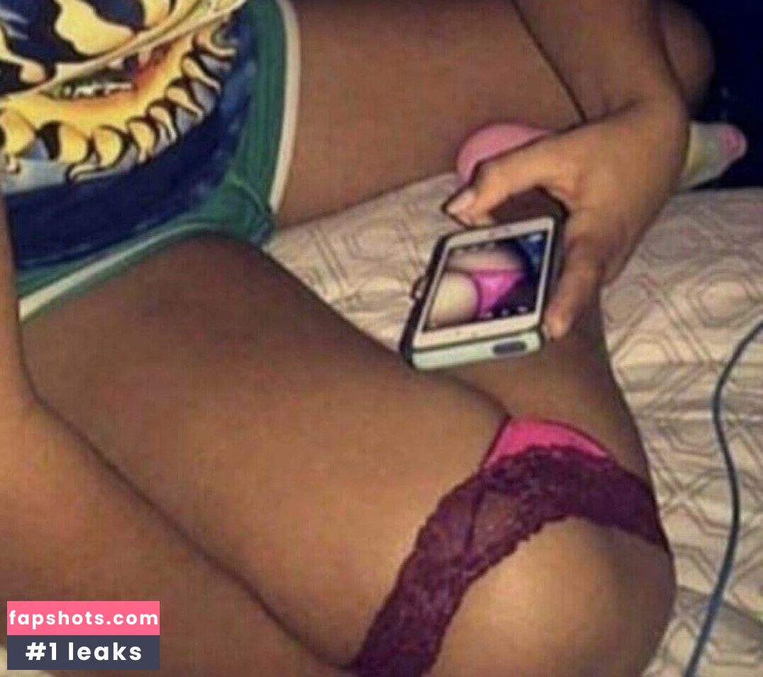 Sol Rivas gallery photo #20