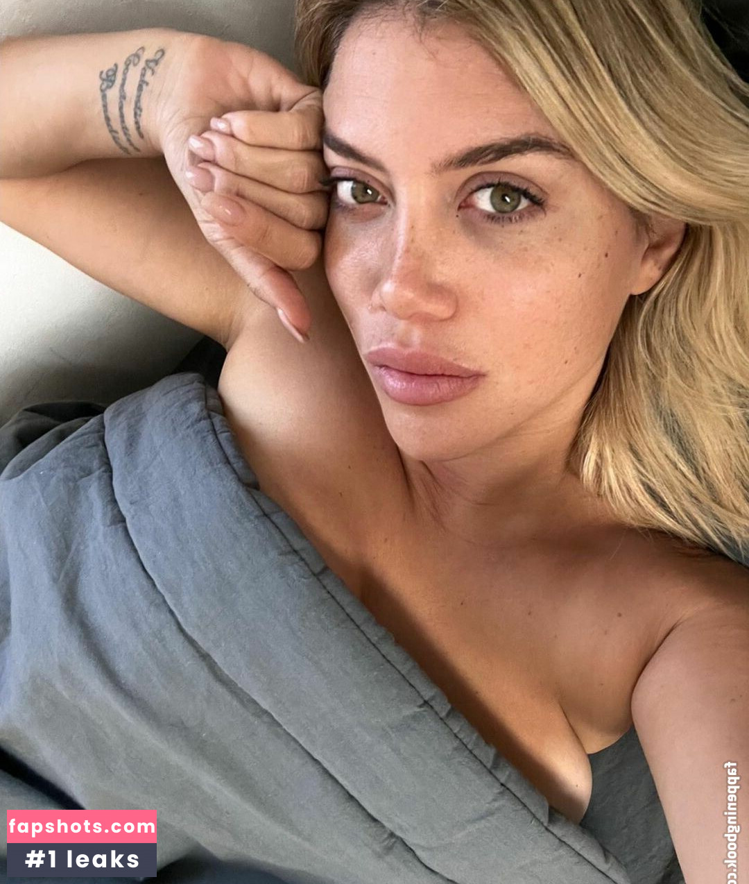 Sol Rivas gallery photo #4