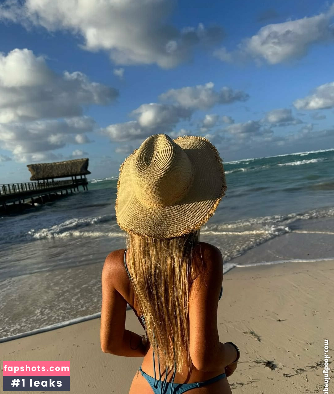 Sol Rivas gallery photo #6