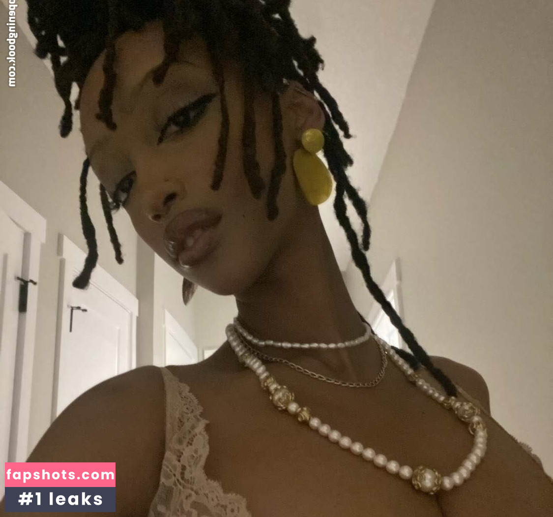 Solaya Ismail gallery photo #22