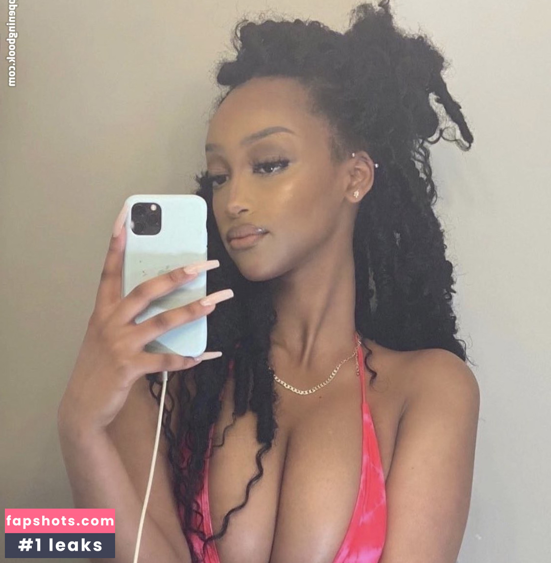 Solaya Ismail gallery photo #29