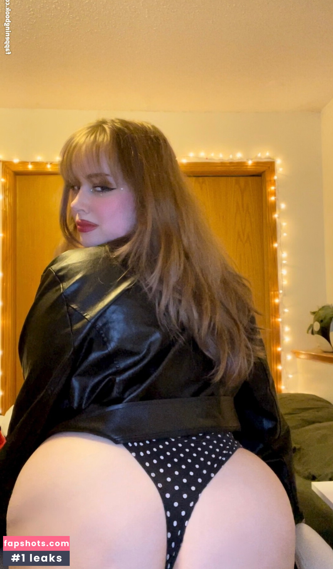 Solitary ASMR gallery photo #17