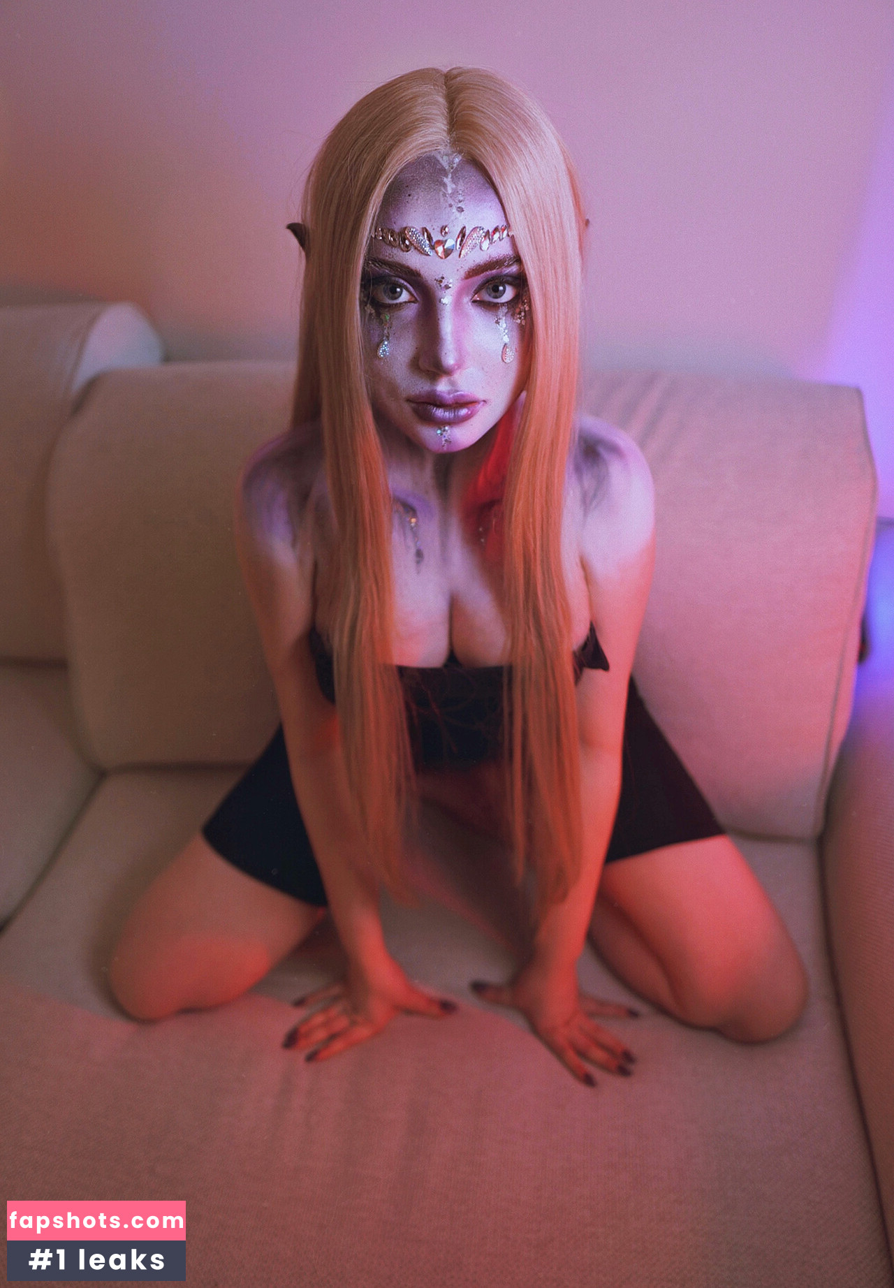 SoloDarika gallery photo #23