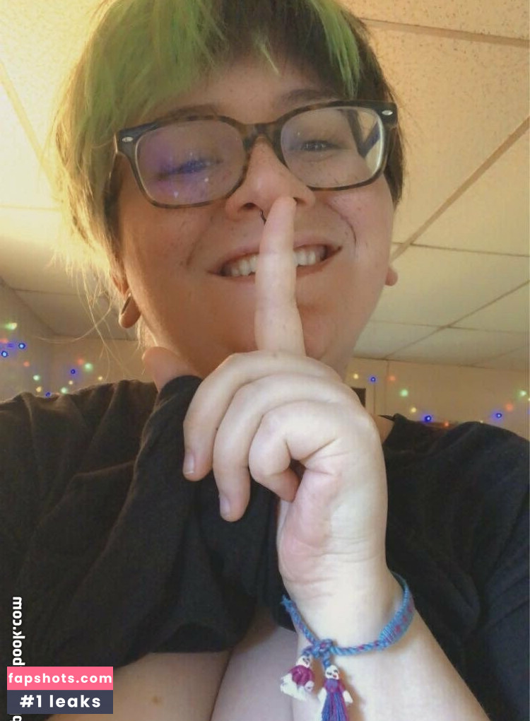 somethin.g nude babe gallery