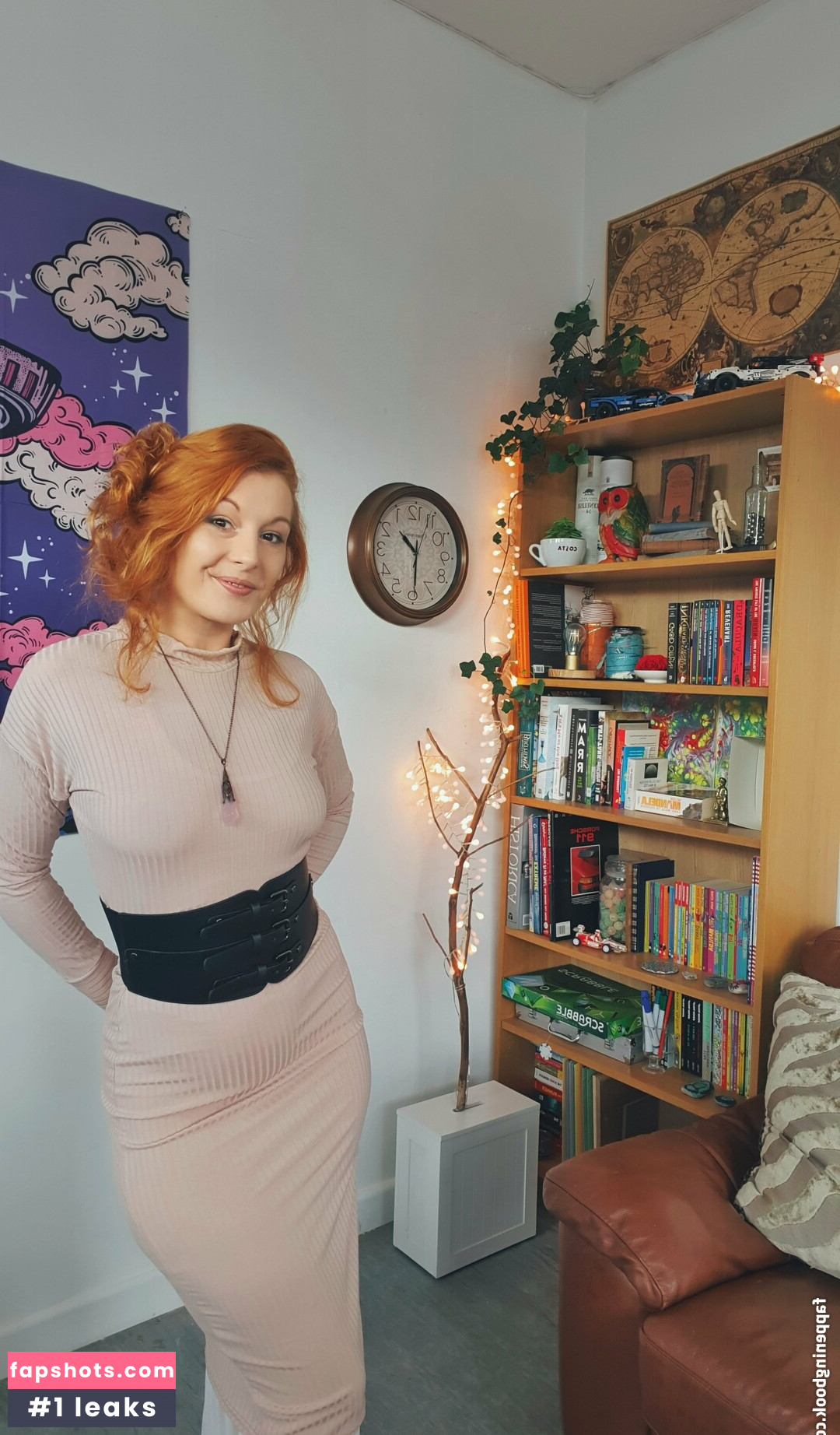 somethingnotsilly nude babe gallery