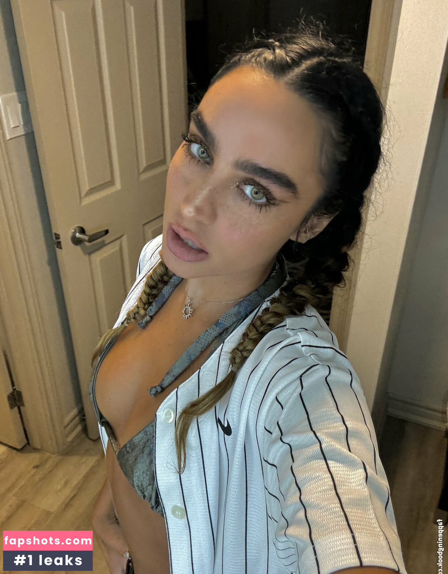 Sommer Ray gallery photo #175