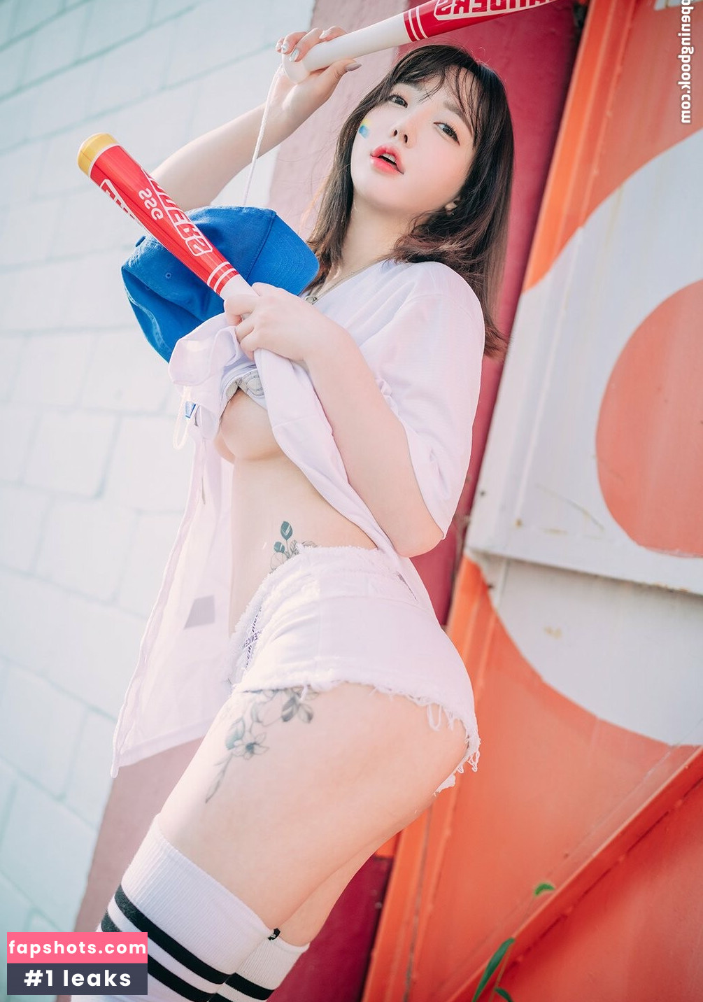 Son Ye Eun gallery photo #77