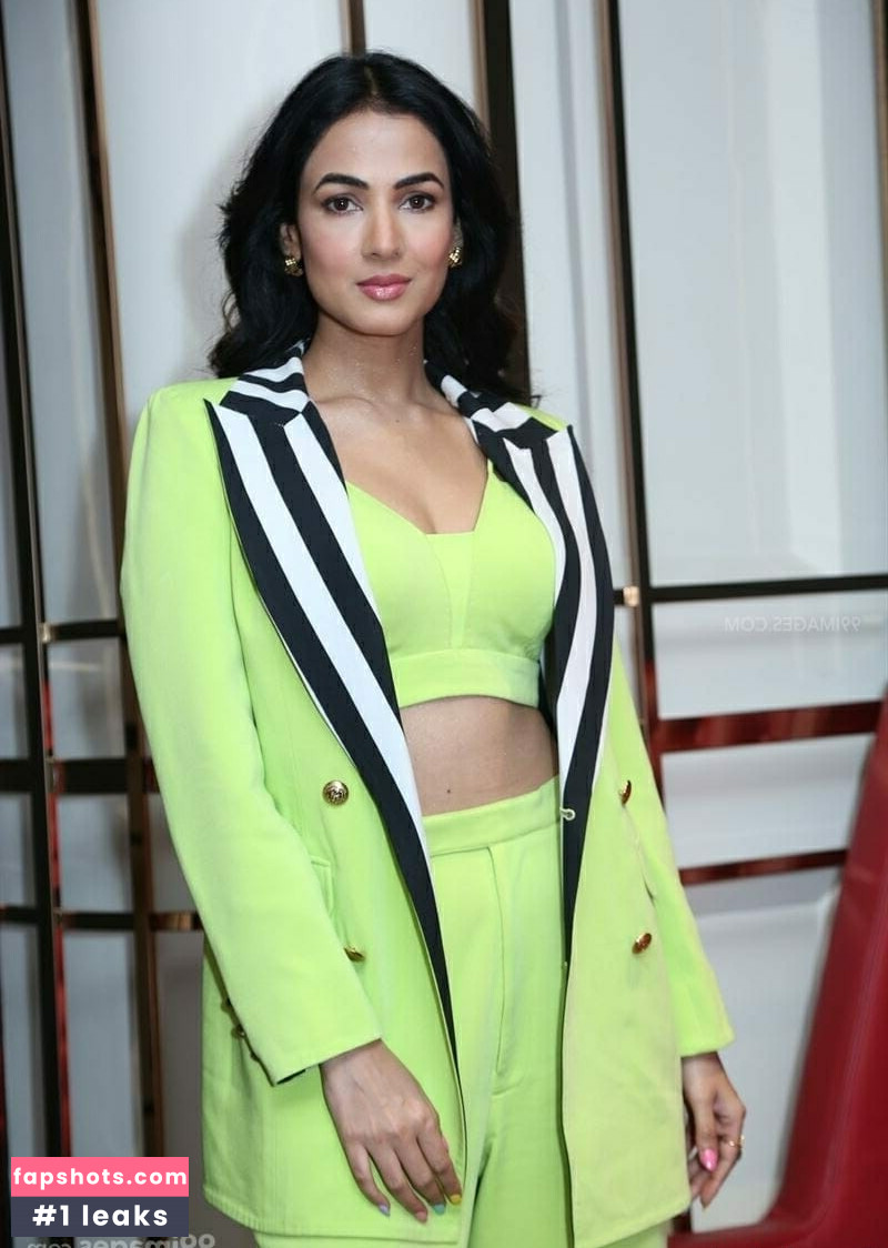 Sonal Chauhan Nude Leaks OnlyFans Photos #2 - LeakJerk