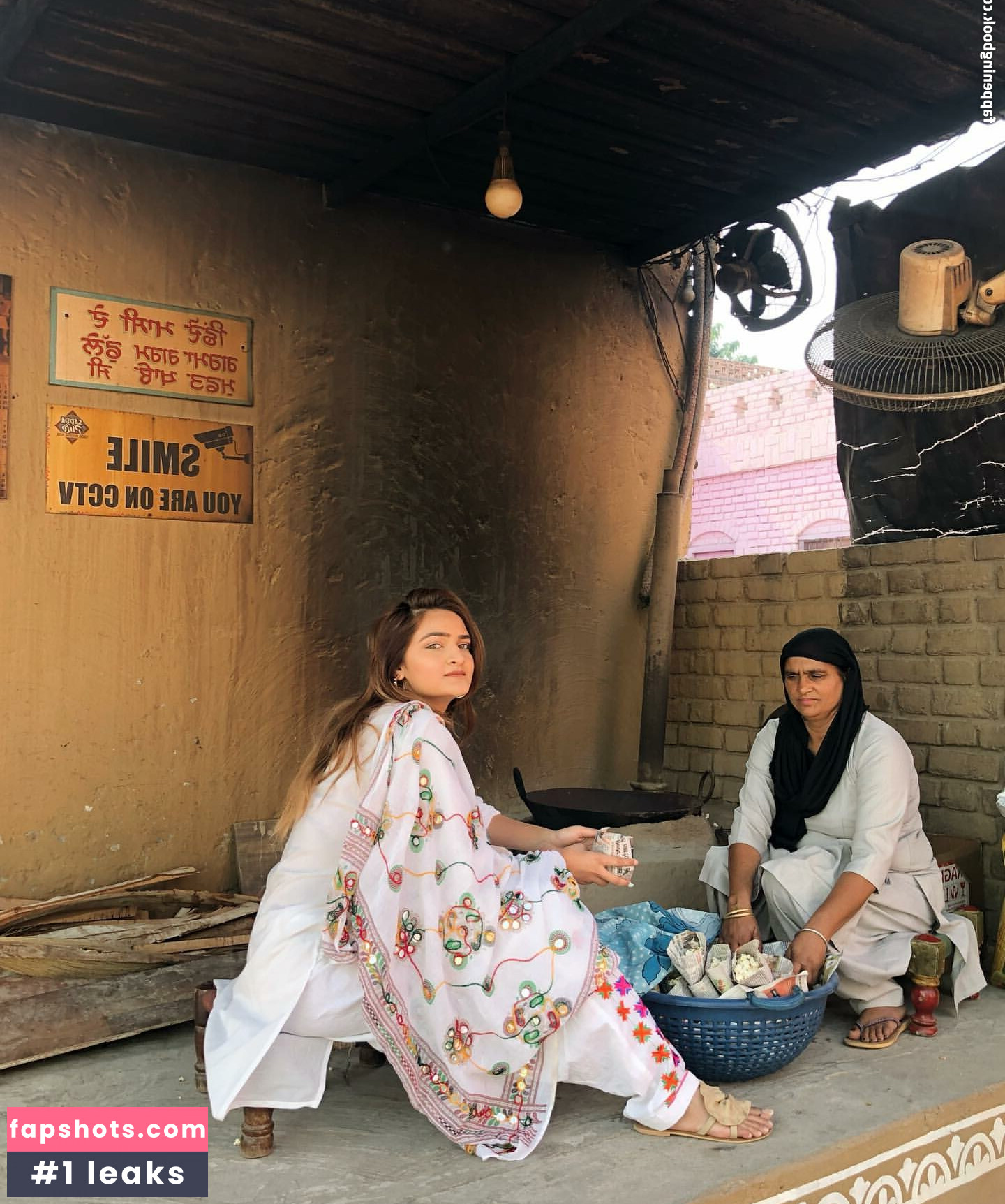 Sonali Malhotra gallery photo #10