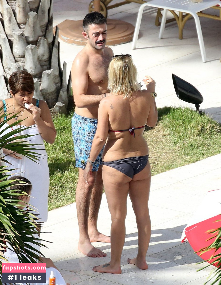 Sonia Bruganelli gallery photo #22