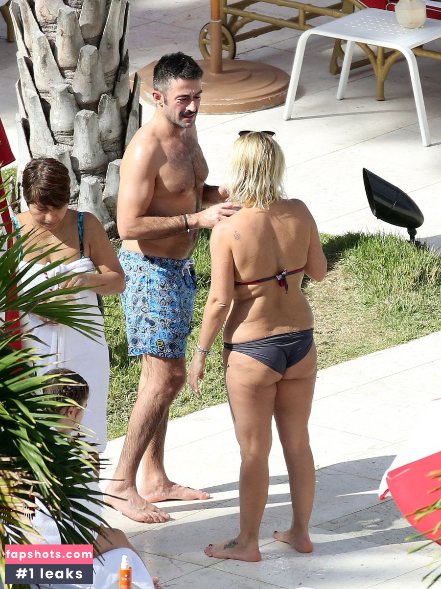 Sonia Bruganelli gallery photo #23