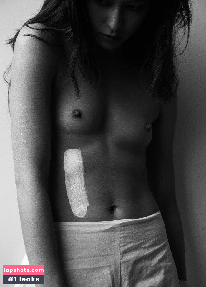 Sonoya Mizuno gallery photo #78