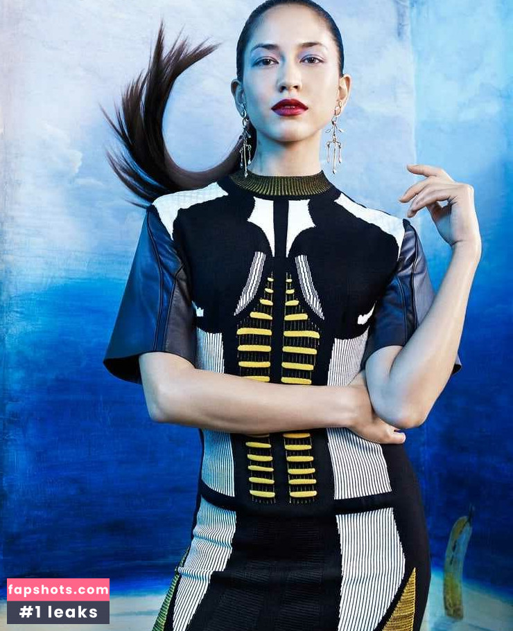 Sonoya Mizuno gallery photo #10