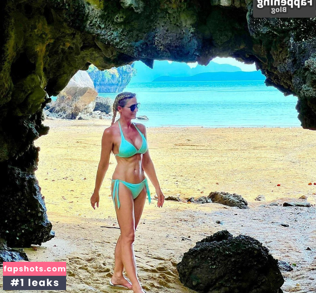 Sonya Kraus gallery photo #20